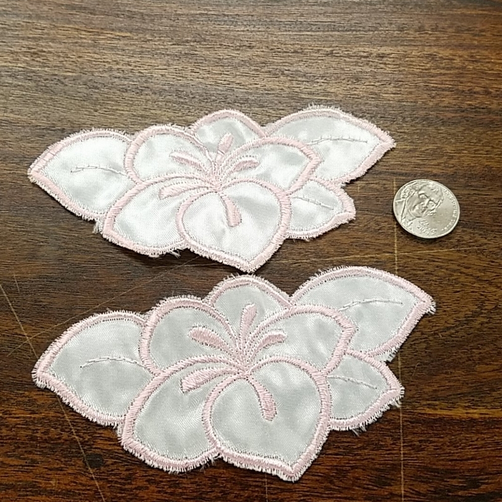 Vintage Applique aka Patch -
White Satiny Floral
